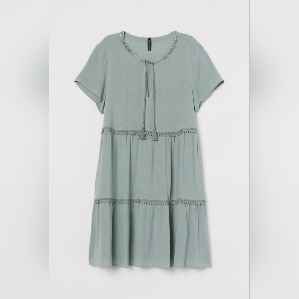 H&M Lace detail crepe dress nwot